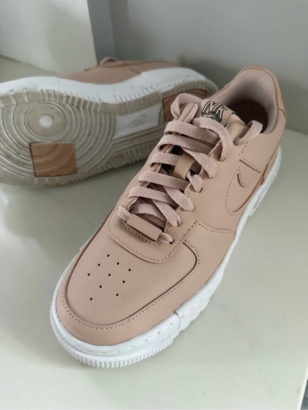 Nike sleek low